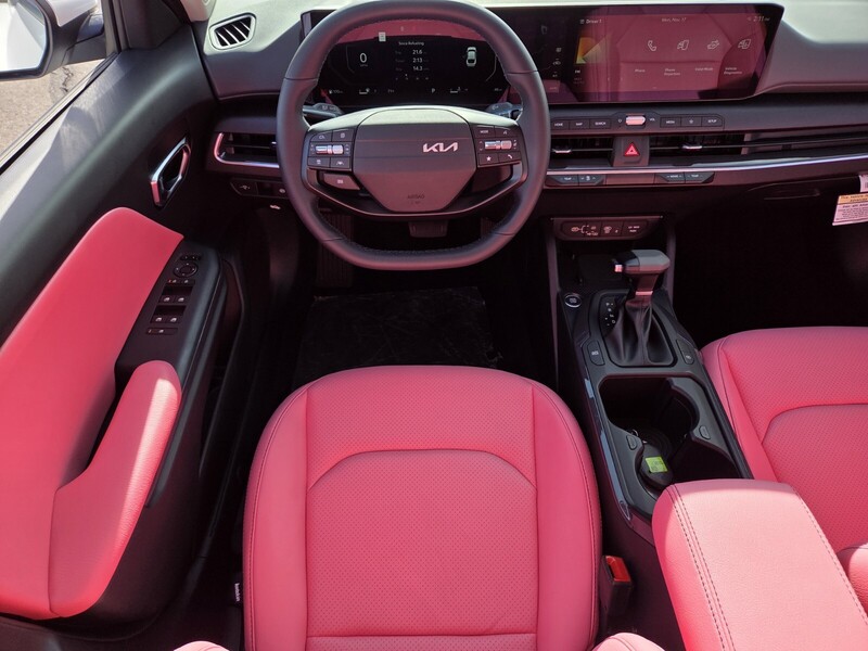 2025 Kia K4 EX photo 2