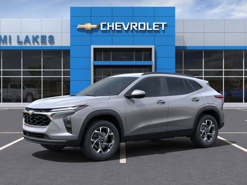 2025 Chevrolet Trax LT photo 2