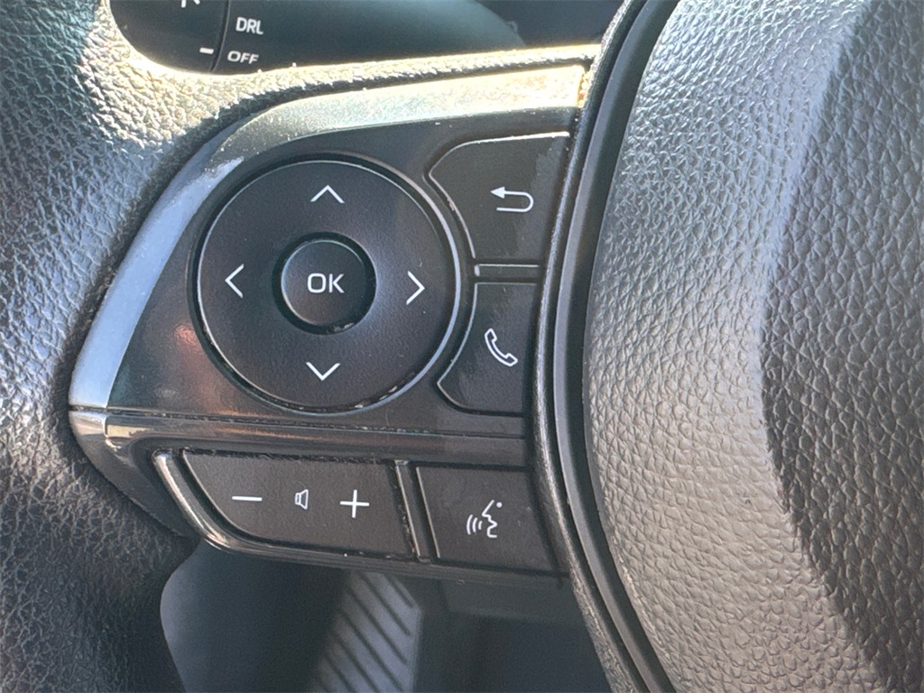 2024 Toyota Corolla Cross L photo 21