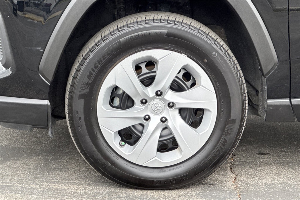 2024 Toyota RAV4 LE photo 22