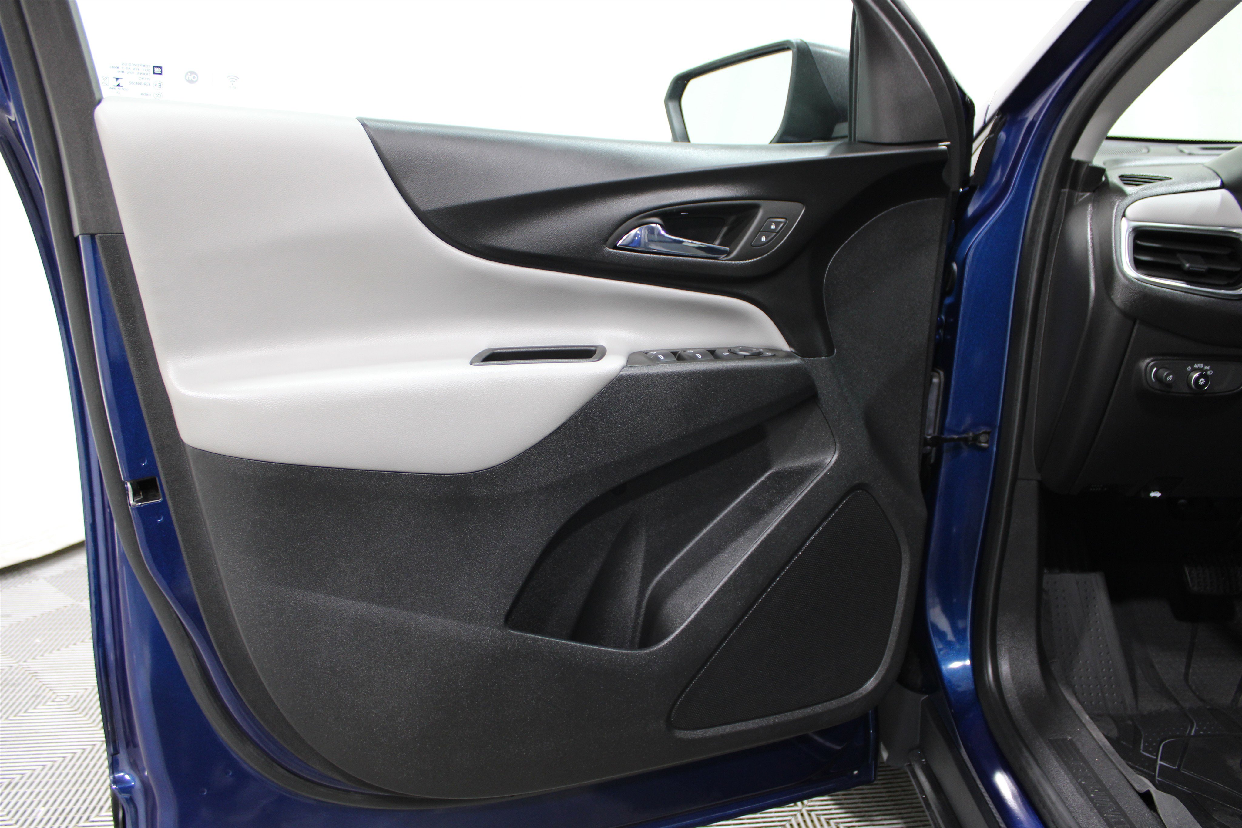 2023 Chevrolet Equinox LS photo 5