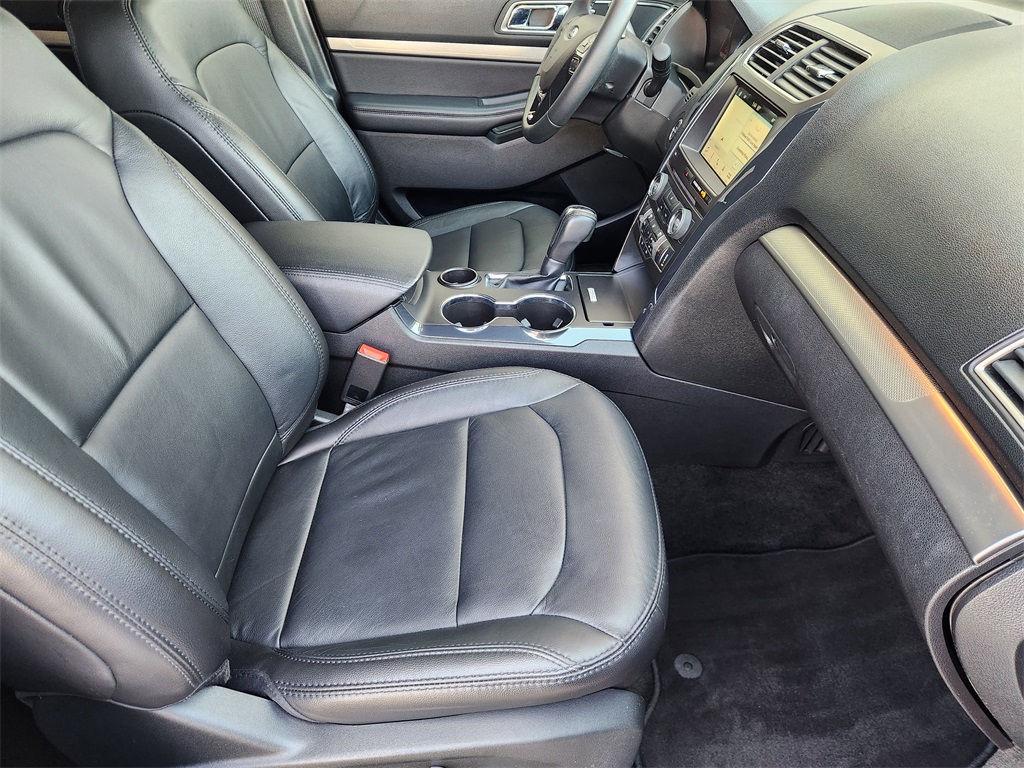2018 Ford Explorer XLT photo 11