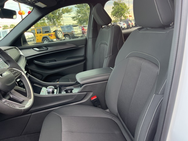 2025 Jeep Grand Cherokee Laredo X photo 5