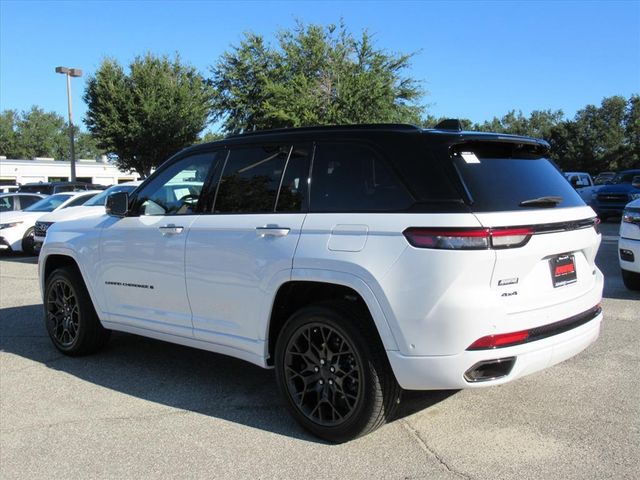 2025 Jeep Grand Cherokee Summit photo 4