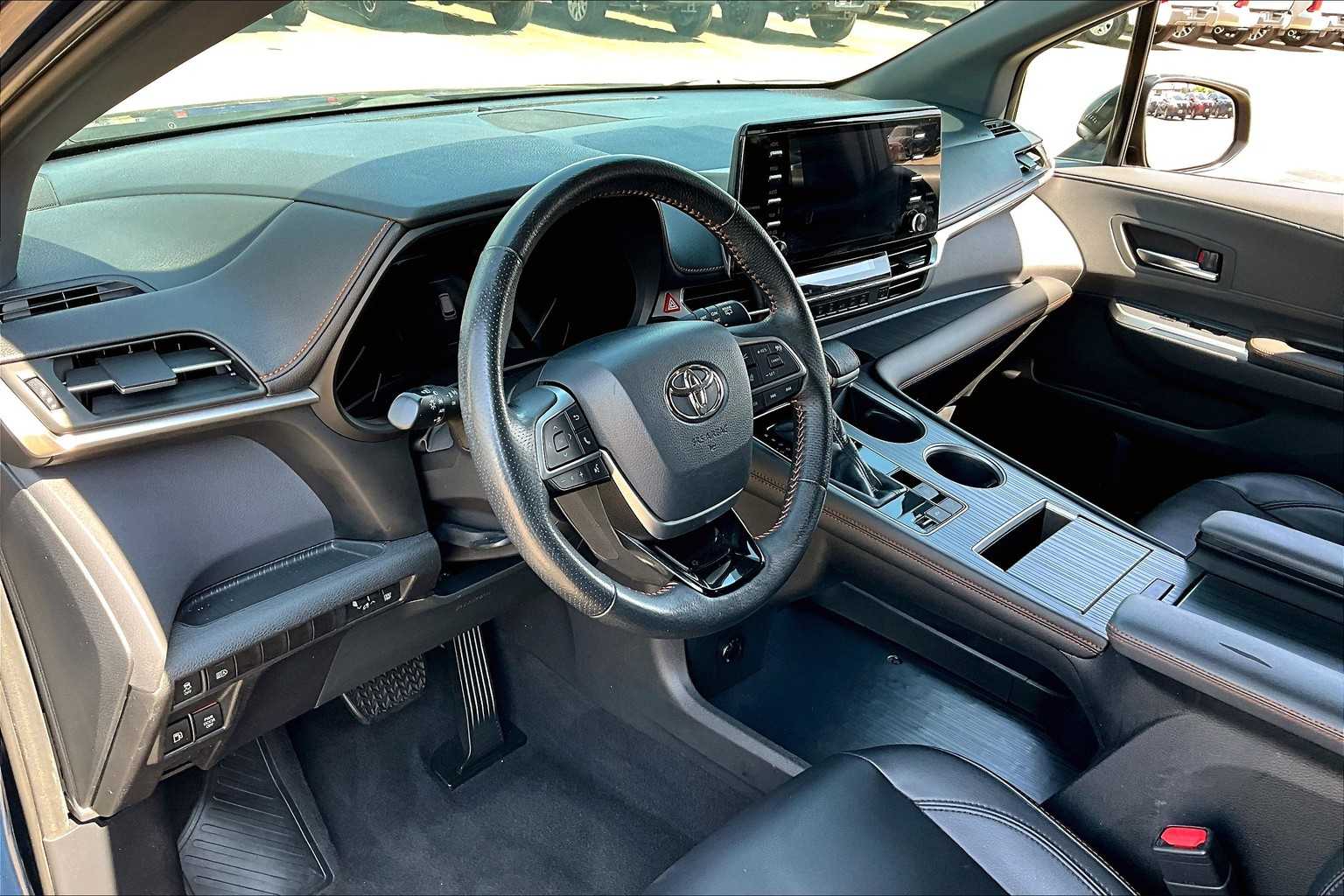 2021 Toyota Sienna XSE photo 14