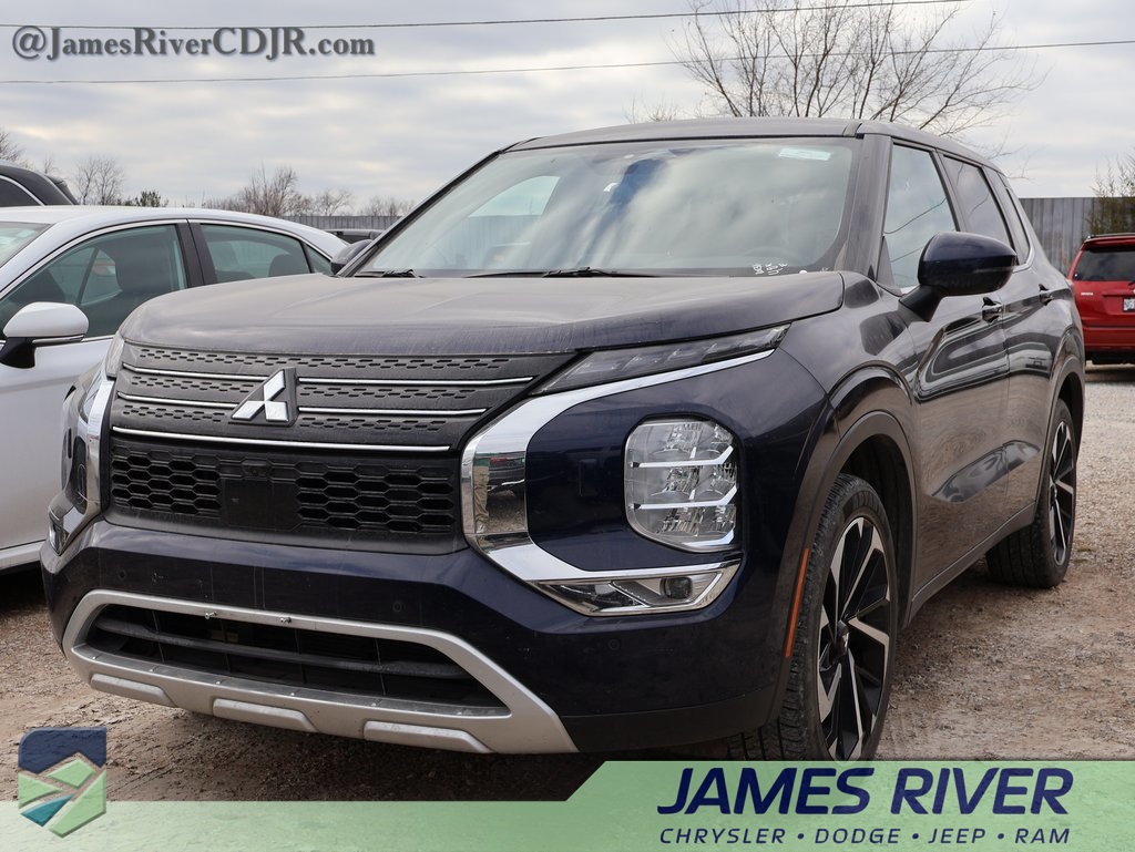 2024 Mitsubishi Outlander SE's photo