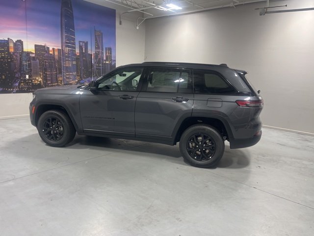 2025 Jeep Grand Cherokee Altitude X photo 2