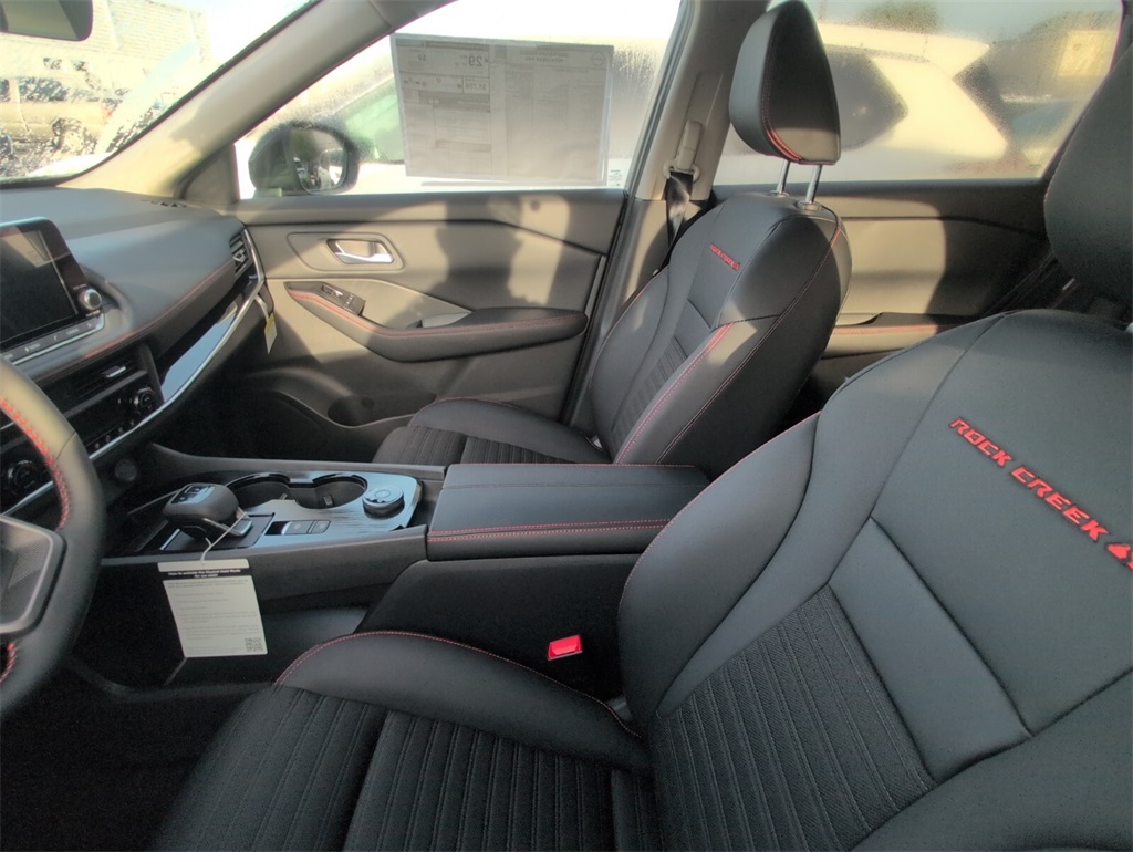 2026 Nissan Rogue SV photo 4