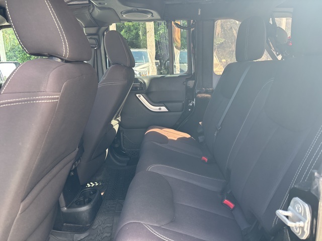 2014 Jeep Wrangler Unlimited Sahara photo 13