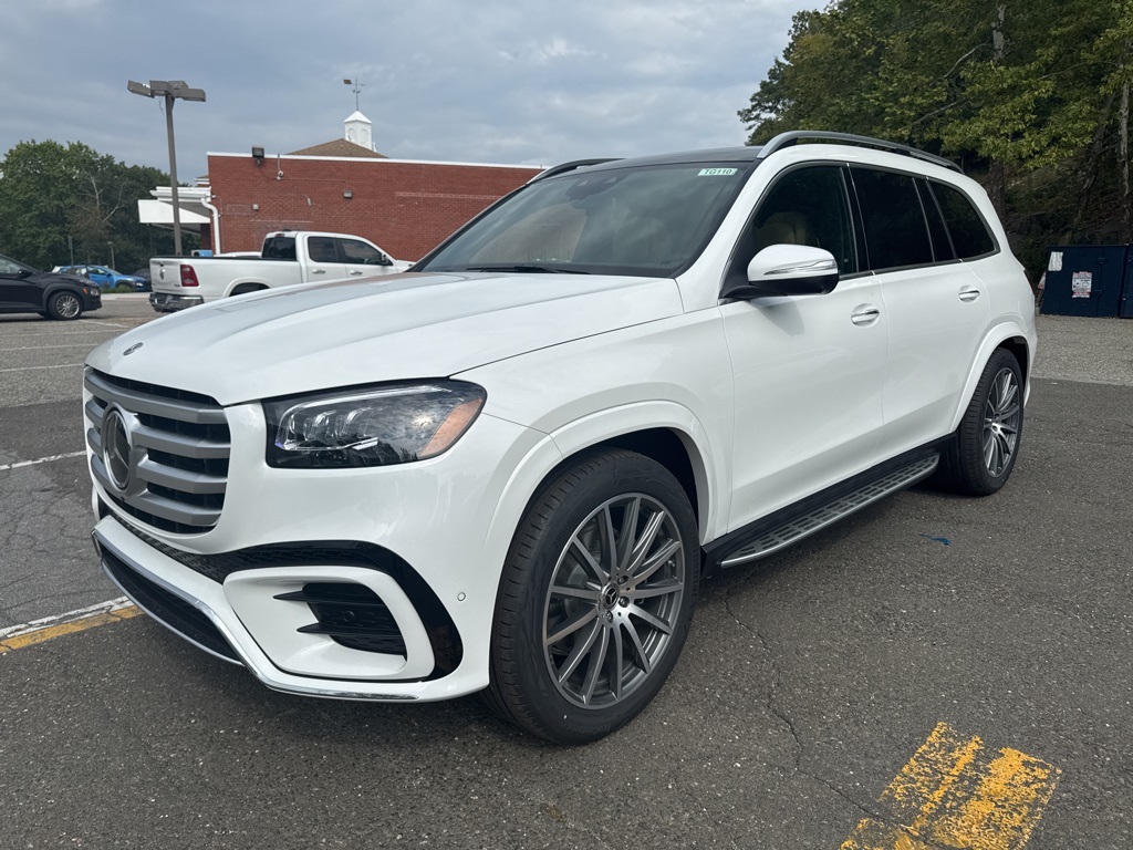 2026 Mercedes Benz GLS 580 4MATIC photo 3