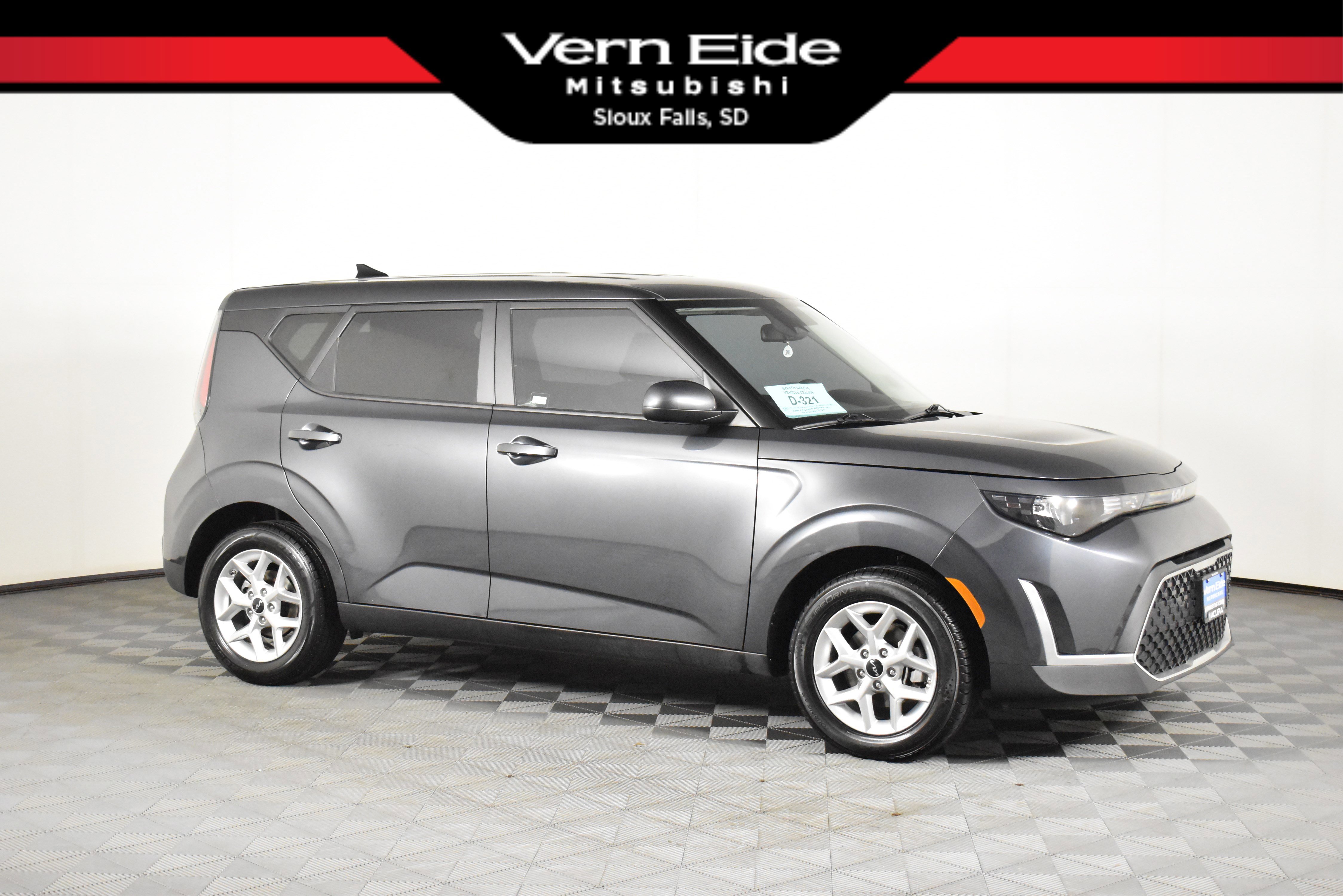 2023 Kia Soul LX's photo
