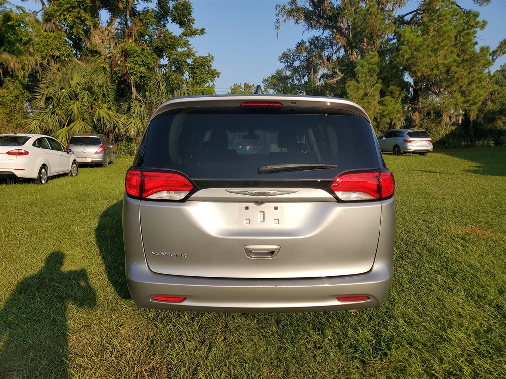 2021 Chrysler Voyager LX photo 4