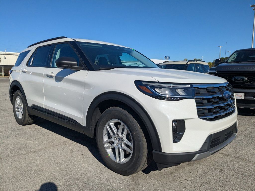 2026 Ford Explorer photo 2