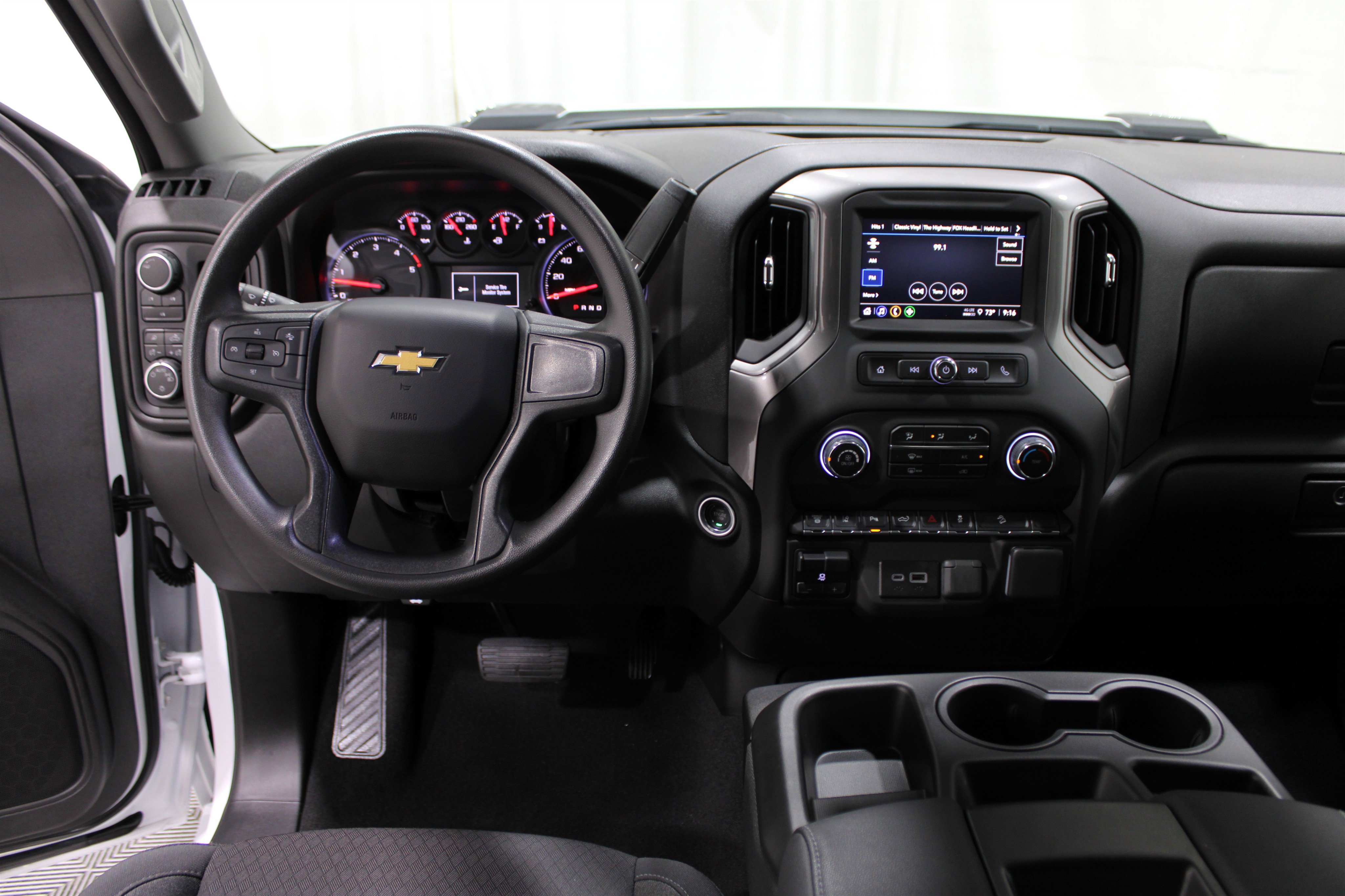 2025 Chevrolet Silverado 2500HD Custom photo 2