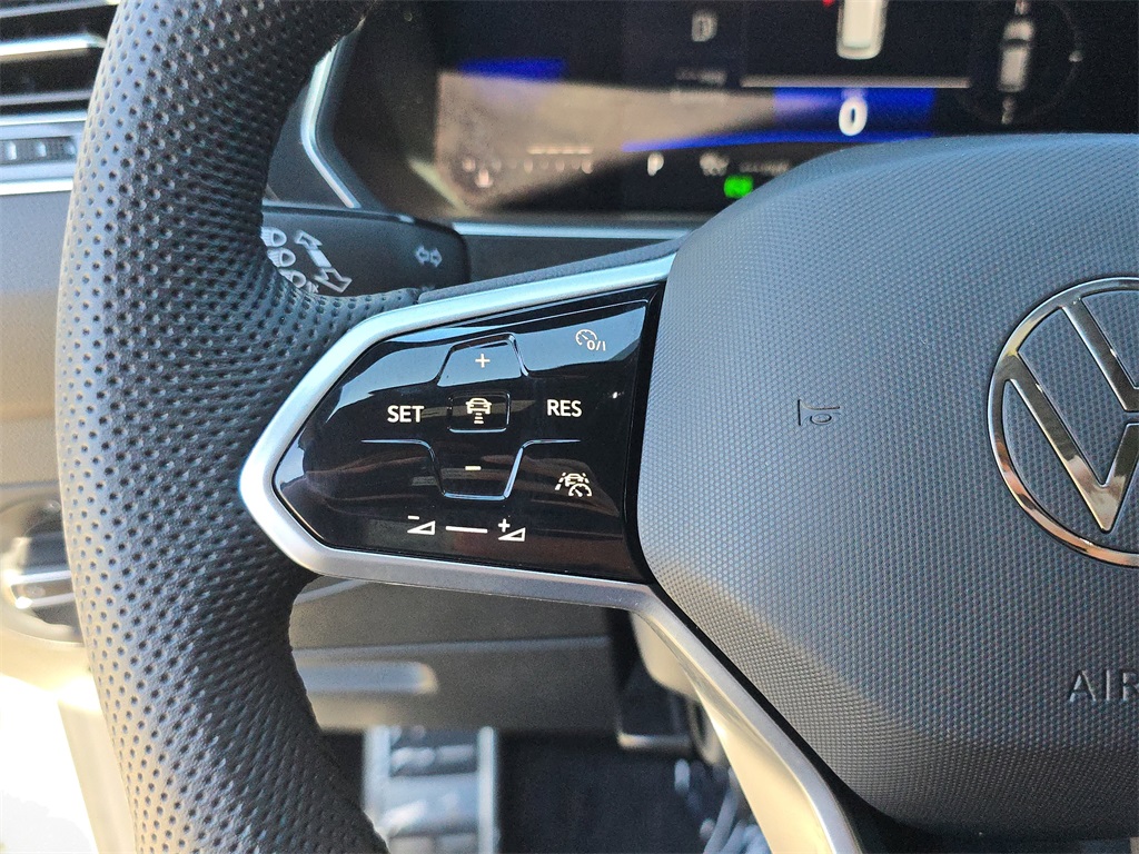 2022 Volkswagen Tiguan SE R-Line Black photo 18