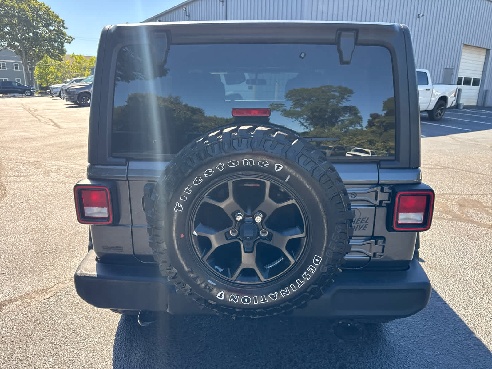 2023 Jeep Wrangler Willys photo 7