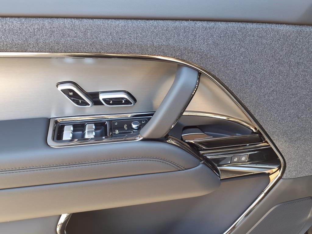 2025 Land Rover Range Rover Sport P460e Dynamic SE photo 10