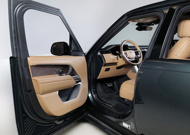 2023 Land Rover Range Rover SE photo 18