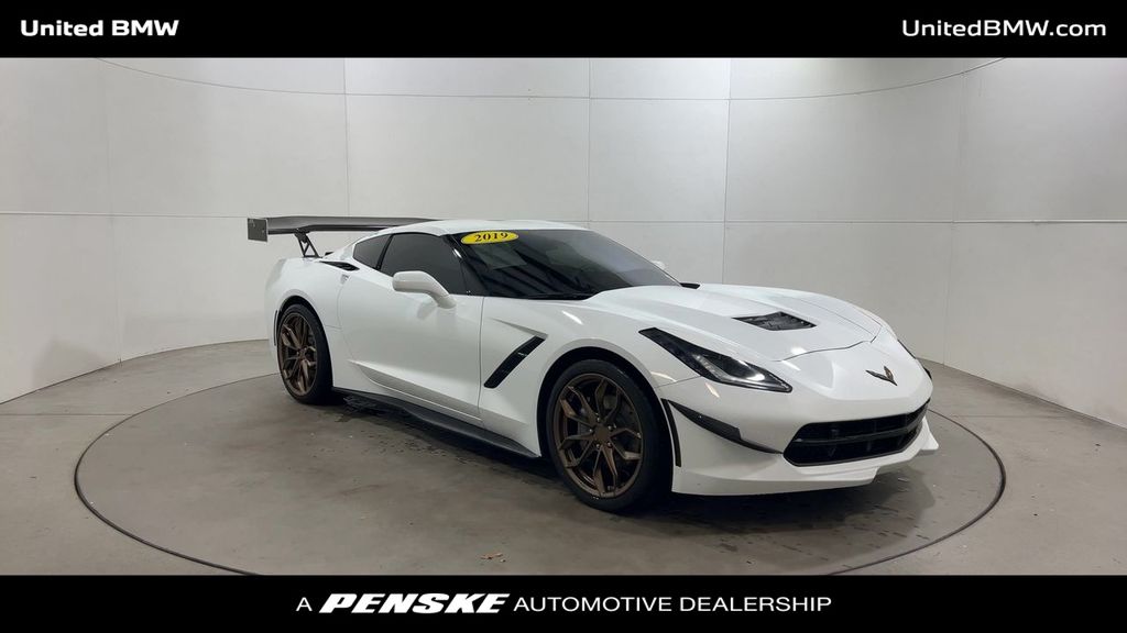 2019 Chevrolet Corvette Stingray 2LT photo 2