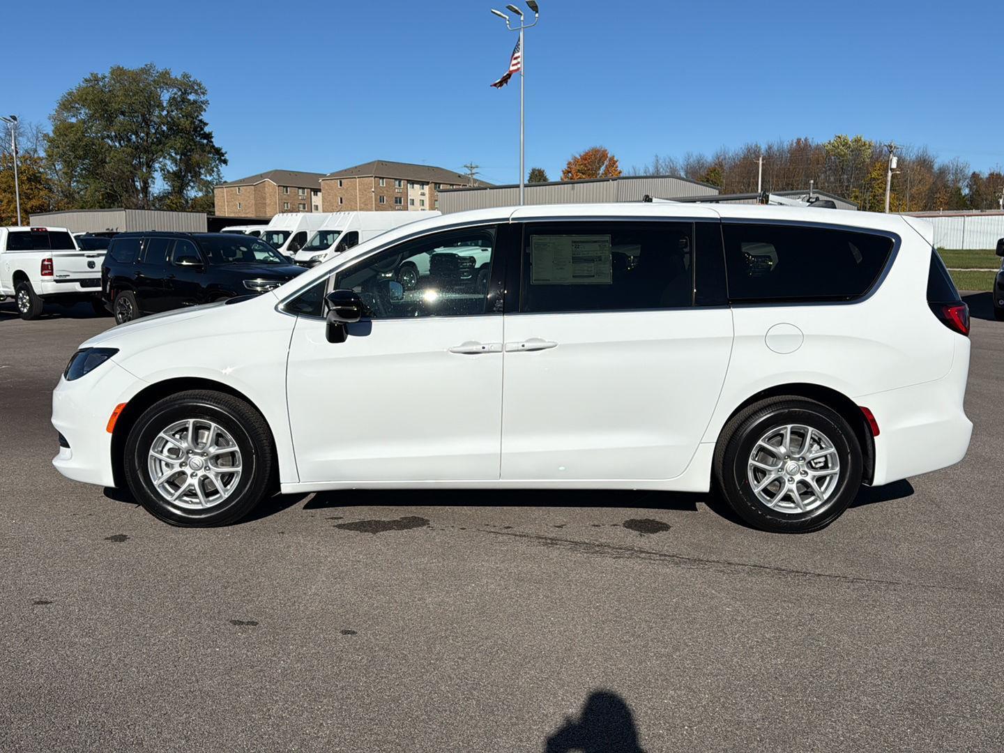 2026 Chrysler Voyager LX photo 3