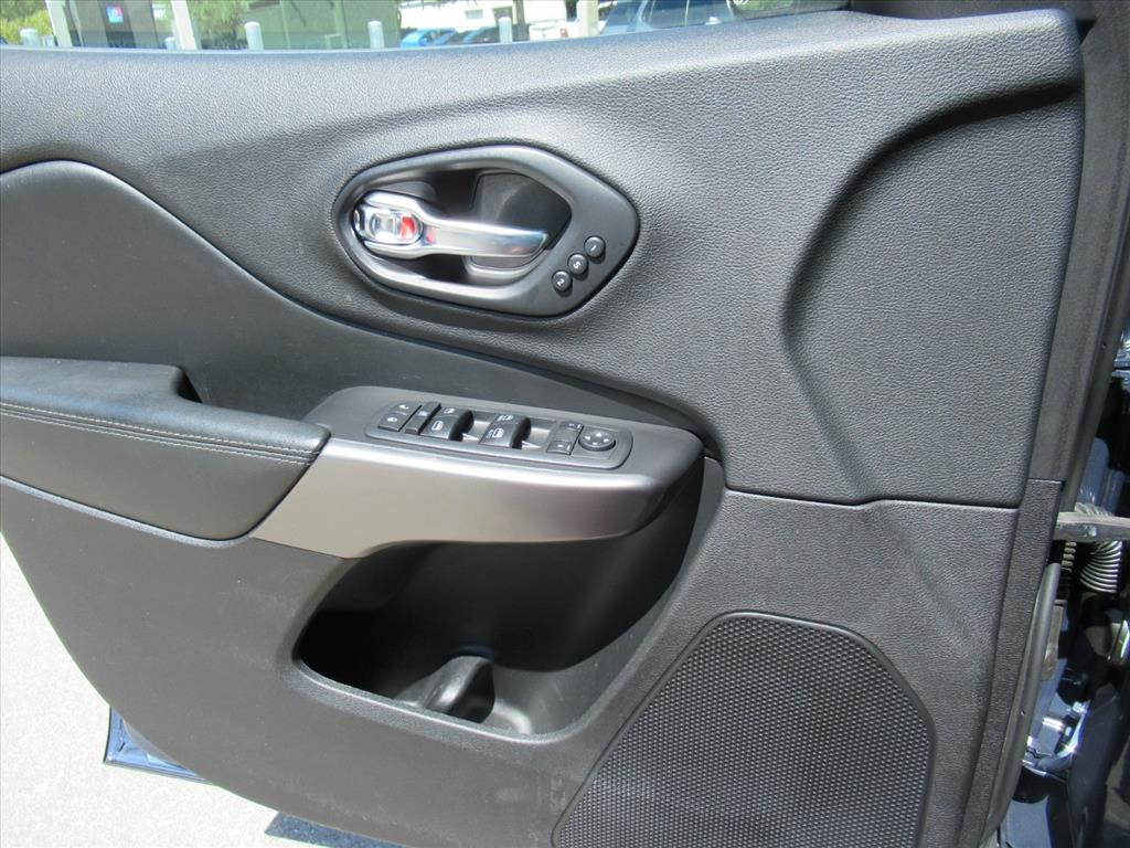 2020 Jeep Cherokee Limited photo 28