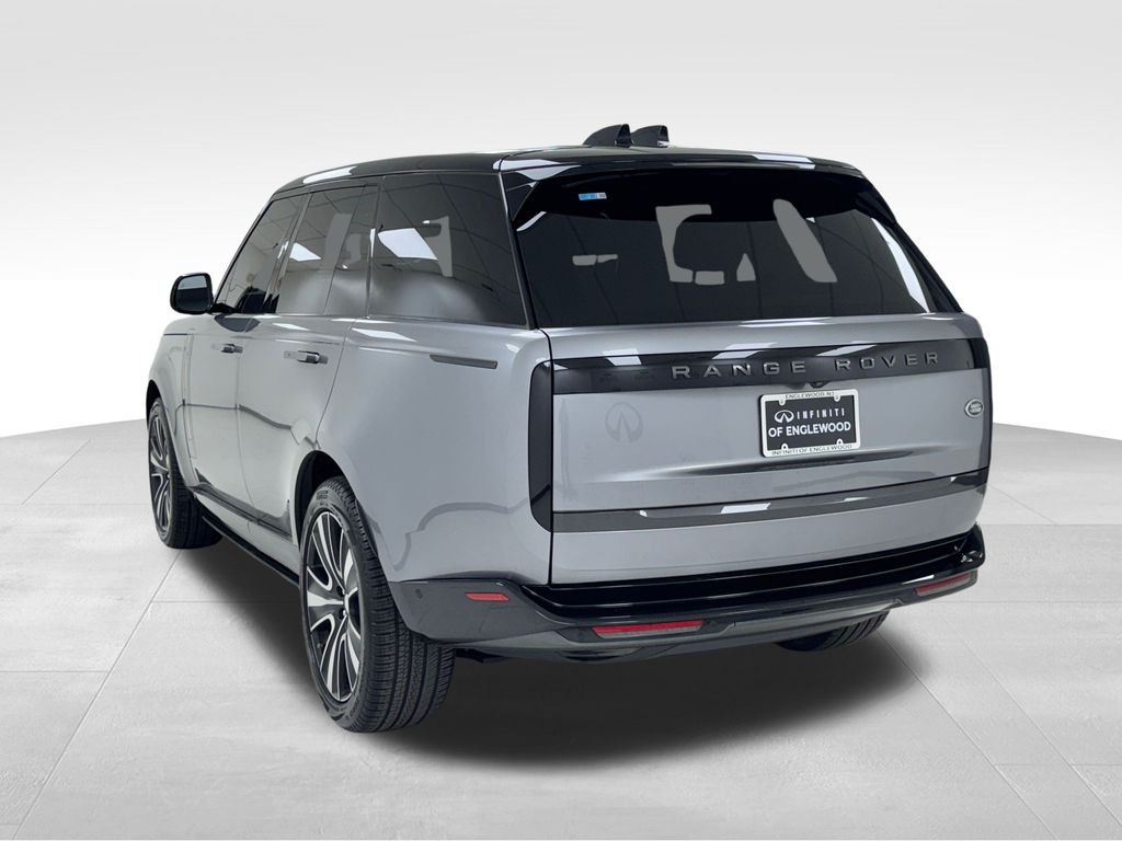 2023 Land Rover Range Rover SE photo 3