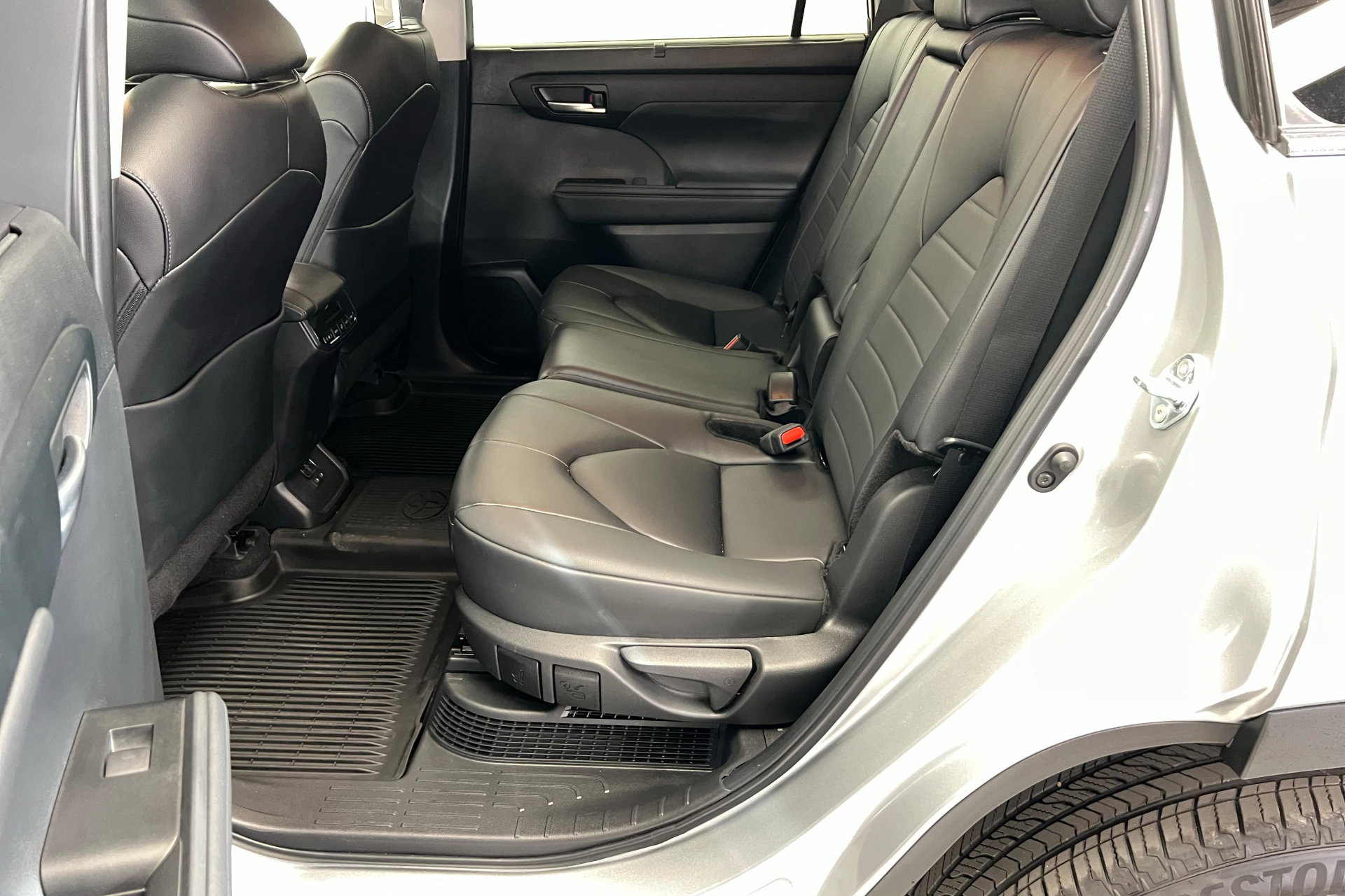 2024 Toyota Highlander Hybrid XLE photo 21