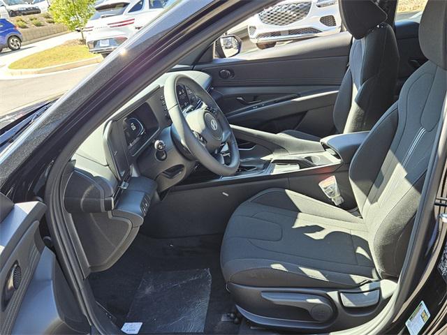2025 Hyundai Elantra SEL Sport photo 12
