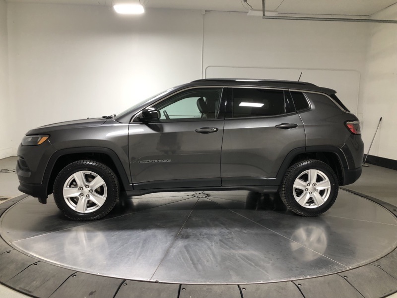 2022 Jeep Compass Latitude photo 2