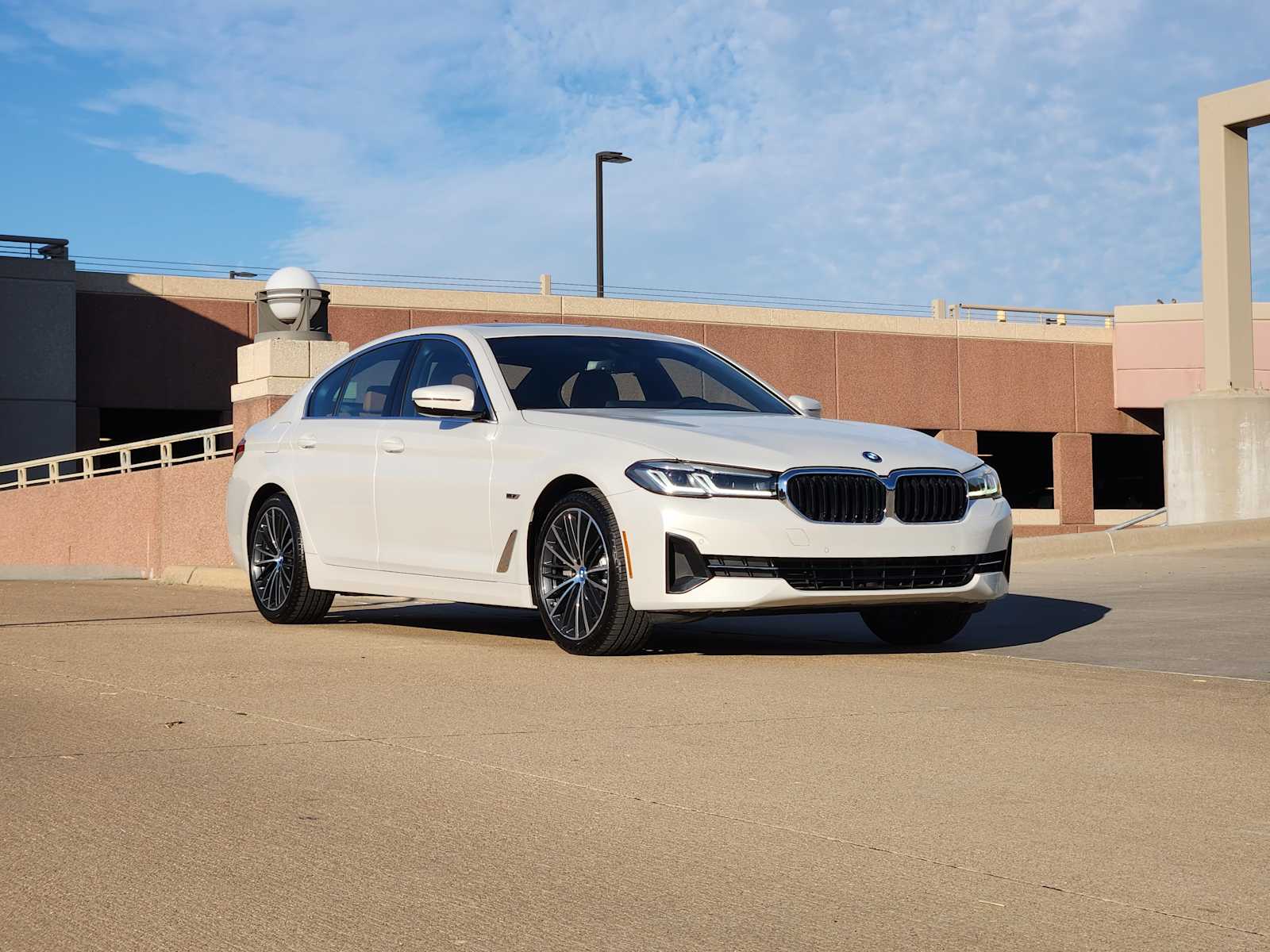 2023 Bmw 530e xDrive photo 2