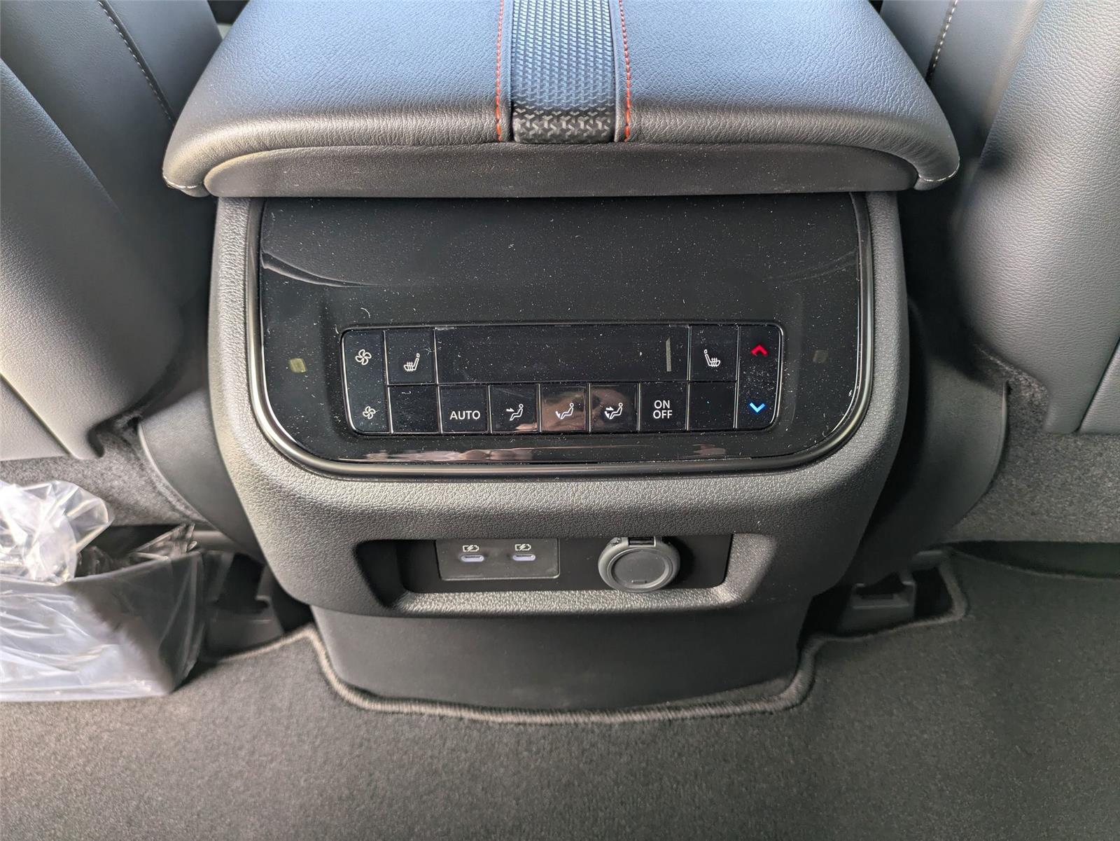 2025 Nissan Armada photo 26