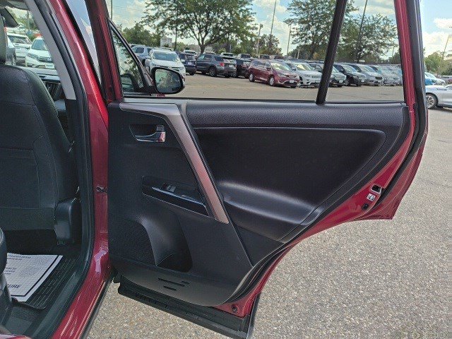 2018 Toyota RAV4 Hybrid Limited photo 17