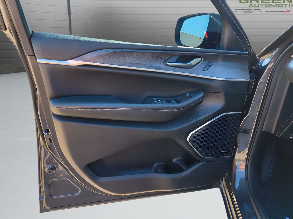 2022 Jeep Grand Cherokee Limited photo 16