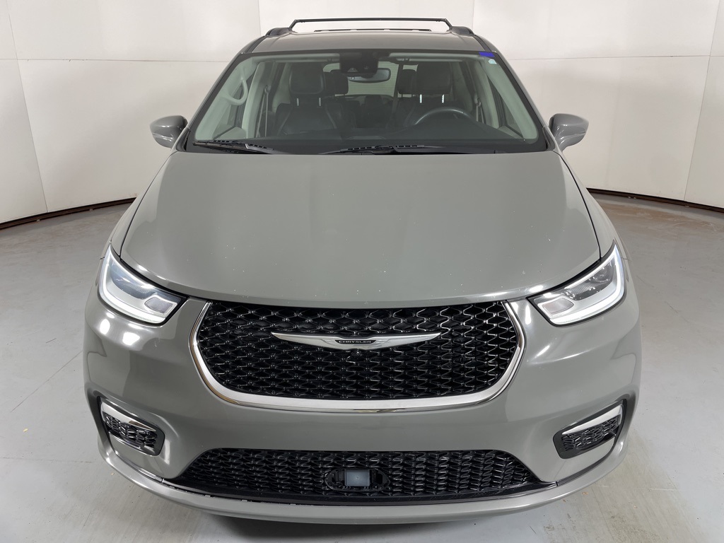 2022 Chrysler Pacifica Touring L photo 3