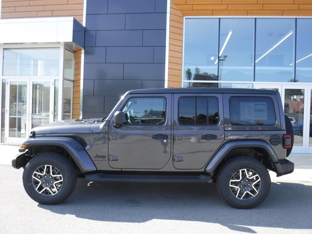 2025 Jeep Wrangler Sahara photo 2