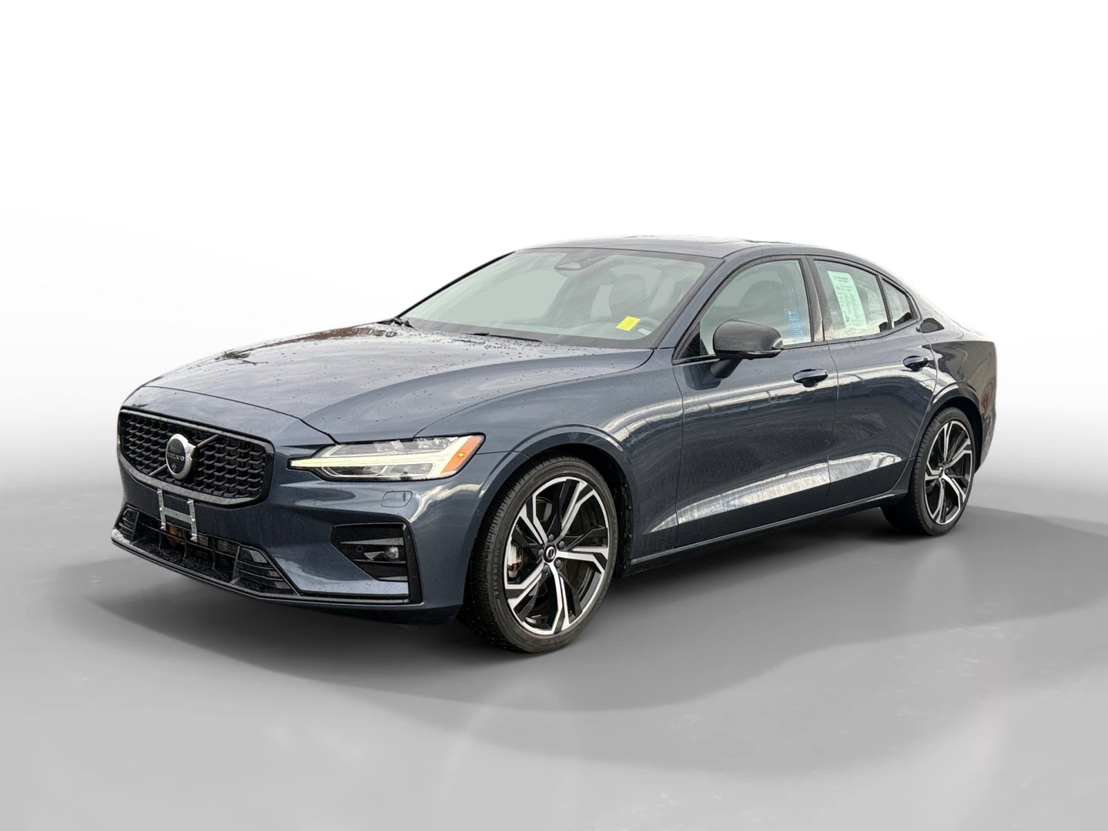 2024 Volvo S60 Plus's photo