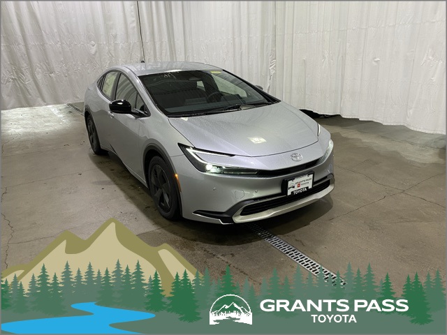 2026 Toyota Prius SE's photo