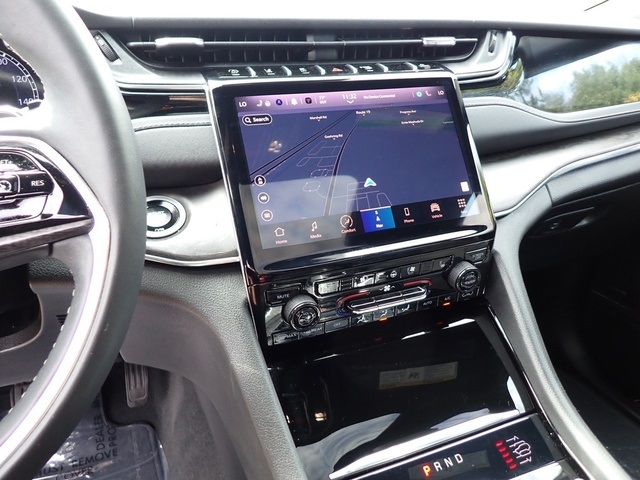 2023 Jeep Grand Cherokee Overland photo 21