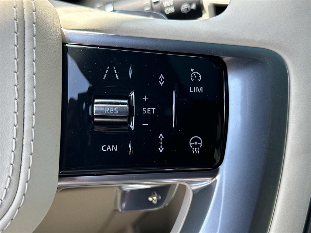 2025 Land Rover Range Rover SE photo 7