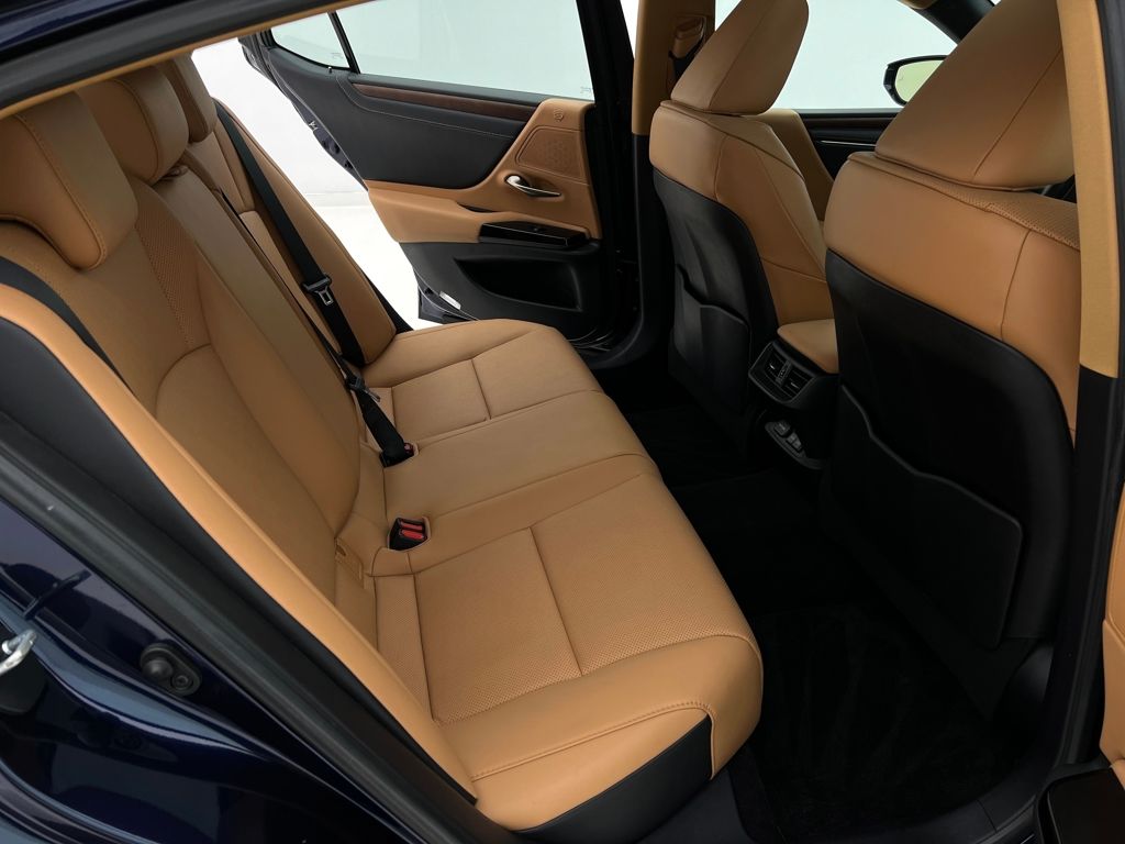 2023 Lexus ES 350 photo 16