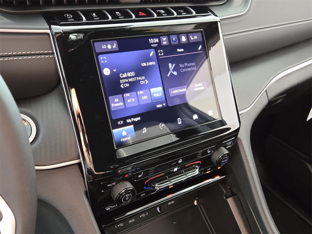 2025 Jeep Grand Cherokee Laredo photo 9