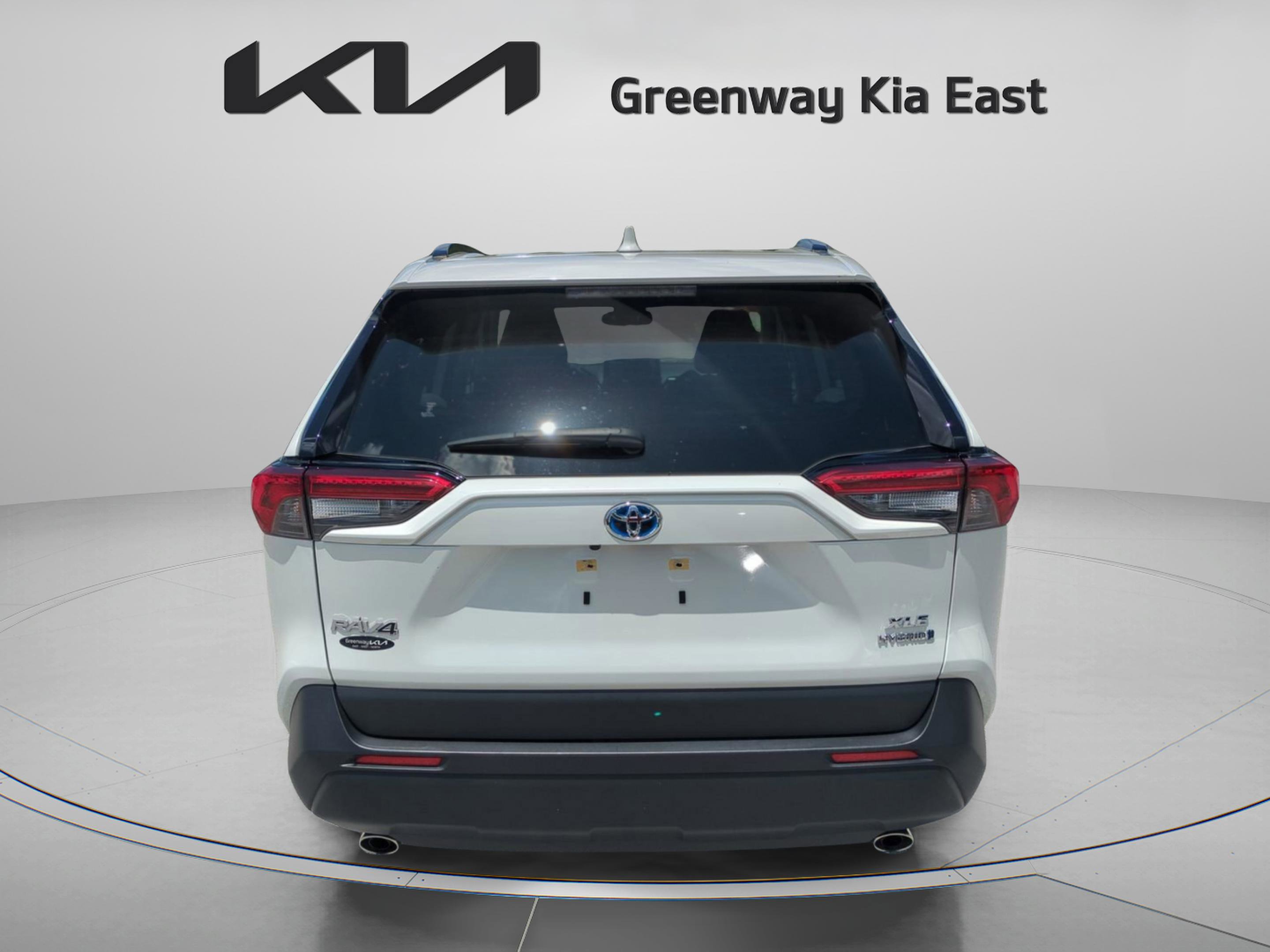 2022 Toyota RAV4 XLE Premium photo 6
