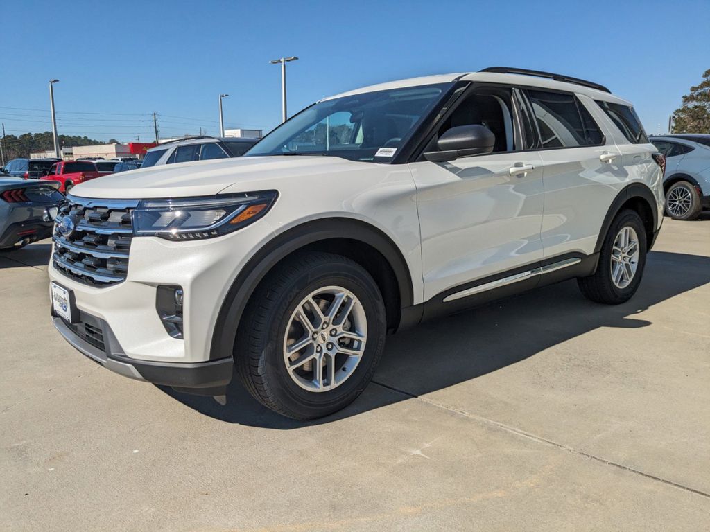 2025 Ford Explorer photo 7