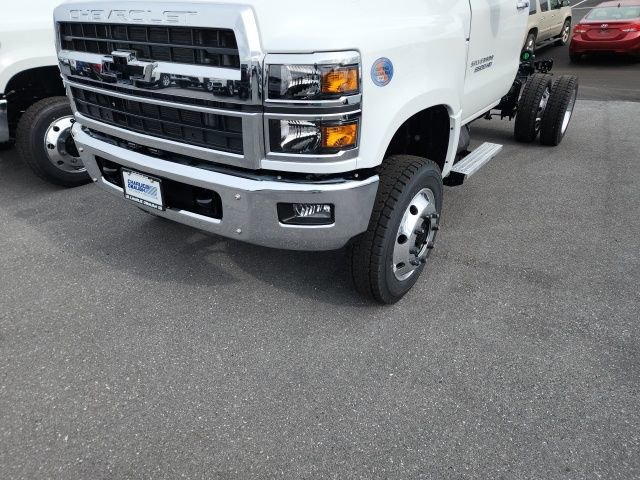 2024 Chevrolet Silverado 6500HD LT photo 4