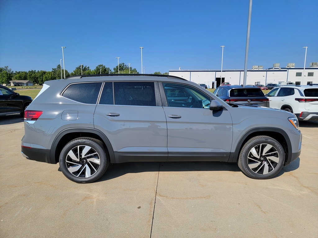 2026 Volkswagen Atlas SE Technology photo 2