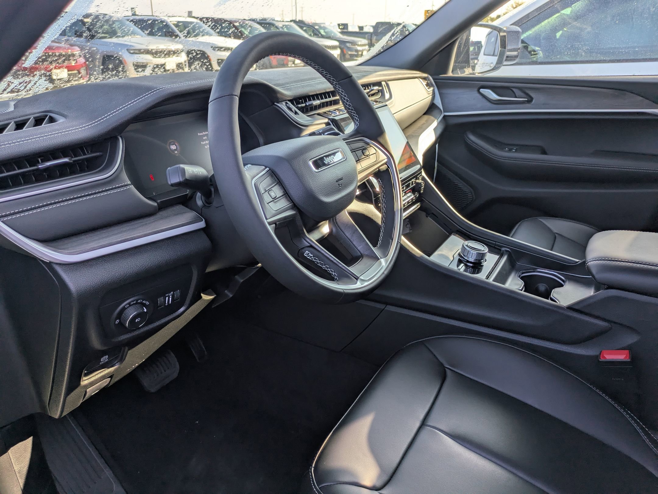 2025 Jeep Grand Cherokee Limited photo 3