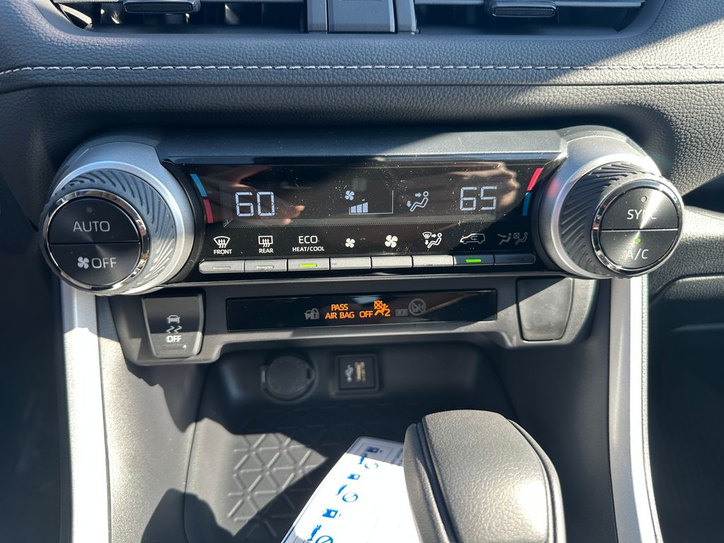 2025 Toyota RAV4 Hybrid XLE photo 16