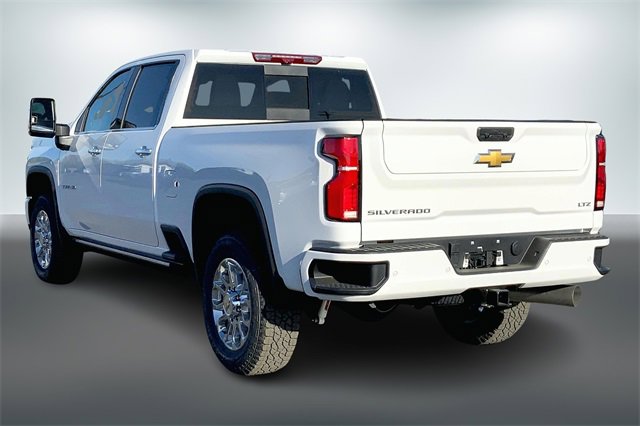 2025 Chevrolet Silverado 3500HD LTZ photo 3