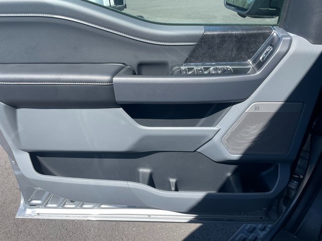 2025 Ford F-150 Lightning Flash photo 19