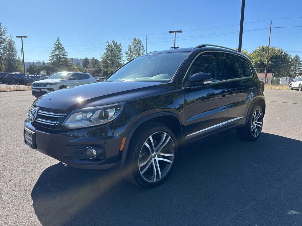 2017 Volkswagen Tiguan SEL photo 2